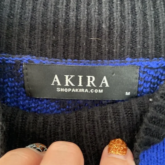 Akira Women’s Blue/Black Large Houndstooth Crop Sweater Size M EUC - Picture 4 of 6